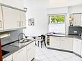 Familienglück mit Gartenidylle -
Gepflegtes Einfamilienhaus mit viel Platz - Küche mit...