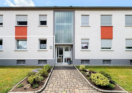 Attraktive Erdgeschosswohnung mit Balkon und Stellplatz in beliebter Lage von Dieburg - Frontansicht