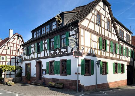 Etablierte Traditionsgastronomie mit Hotelbetrieb, Betreiberwohnung und eigener Produktionsstätte - Straßenansicht