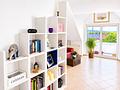 Gepflegte Maisonette-Eigentumswohnung mit 
Einbauküche, Garagenstellplatz, 2 Bäder & Balkon - ...an den Wänden.