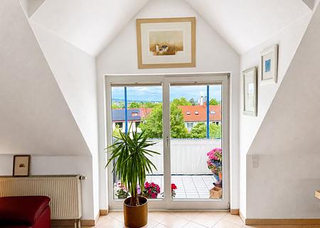 Gepflegte Maisonette-Eigentumswohnung mit 
Einbauküche, Garagenstellplatz, 2 Bäder & Balkon - Große und helle Räume