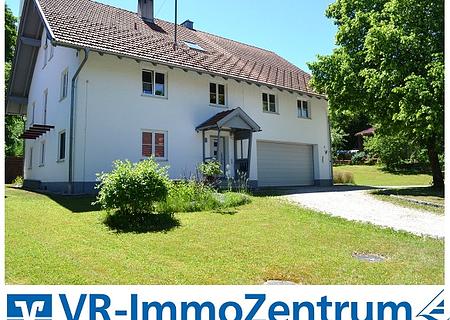 Großzügiges, familienfreundliches Ein-/Zweifamilienhaus -
mit viel Potenzial und Raum für Ideen - Außenansicht