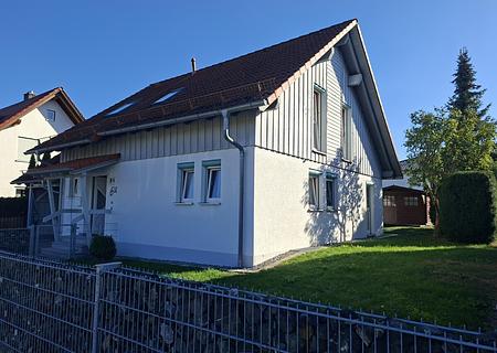Familienglück mit Charme - Gepflegtes Einfamilienhaus mit großzügigem Garten und Garage - Ansichten