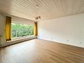 Vielseitiges Immobilien-Ensemble mit MFH, Bungalow und XXL-Halle in Brensbach! - Bungalow Wohnzimmer