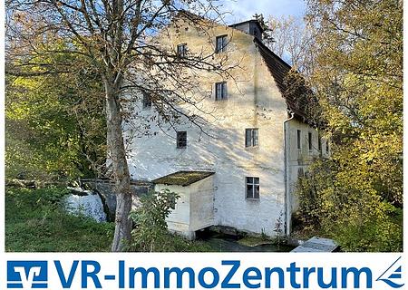 außergewöhnliches Grundstück mit Altbestand - Titelbild