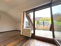 Gepflegte 3-Zimmer-Dachgeschosswohnung mit Stellplatz und Südbalkon - Wohnzimmer