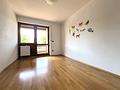 Großzügige Doppelhaushälfte: Südgarten, ausgebautes Dachgeschoss und viel Potenzial! - Kinderzimmer 2 mit Zugang zum Balkon