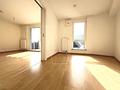 Moderne Komfortwohnung: barrierearm, zentrumsnah und mit sonnigem Balkon - Wohn-/Essbereich