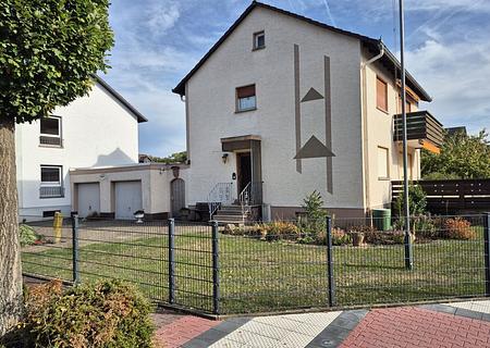 Zweifamilienhaus mit großem Grundstück, weiterem Bauplatz und vielfältigem Entwicklungspotenzial - Ansicht