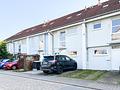 Attraktives RMH mit heller Wohnatmosphäre und guter Raumaufteilung in ruhiger Lage von Groß-Zimmern - Seitenansicht