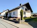 Ihr neues Zuhause: EFH mit großem Grundstück und vielen Möglichkeiten - Außenansicht Seite