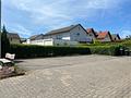 Gewerbeimmobilie mit Bestandspotenzial und Entwicklungsperspektive - Parkplätze