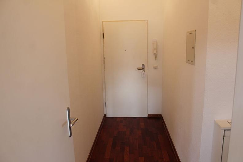 Wunderbare Dachgeschosswohnung mit großer Loggia, großem Hobbyraum und Tiefgaragenstellplatz - Diele