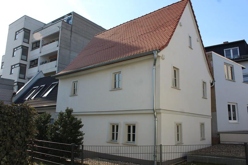 Neuwertiges Einfamilienhaus mit Aufzug und zwei Tiefgaragenstellplätzen in Toplage am Quellenpark - Altbau