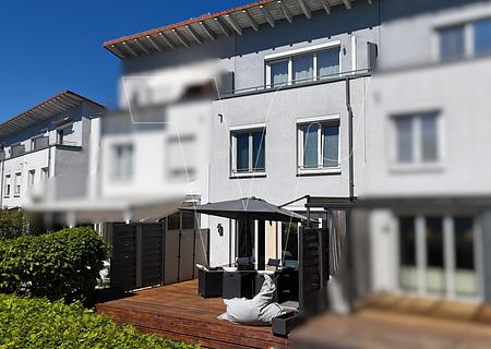 Modernes, großzügiges Reihenmittelhaus mit zwei Terrassen & Weitblick in Backnang - Außenansicht