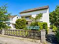 3-Familienhaus mit freier Dachgeschosswohnung, Doppelgarage & Garten - Straßenansicht