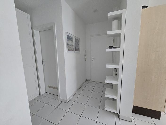 Lichtdurchflutete 3-Zi.-Wohnung mit toller Raumaufteilung.
Plus EBK, Balkon und Stellplatz - Eingangsbereich