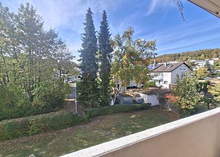Komplett sanierte 2-Zimmer- Eigentumswohnung in Giengen - Blick vom Balkon in die Rechbergwanne
