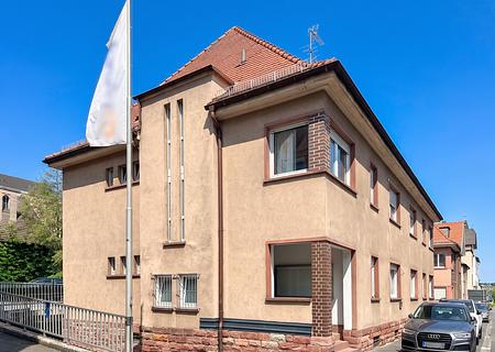 Vielseitiges Praxis-/Geschäftshaus mit derzeitiger Wohnnutzung