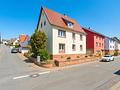 Wohnen, vermieten oder kombinieren - Mehrfamilienhaus mit Perspektive! - Straßenansicht