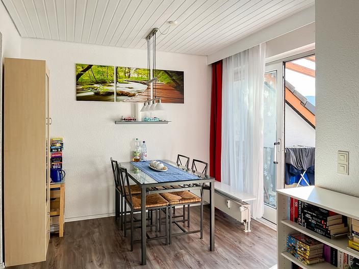Helle Dachgeschosswohnung mit Loggia und Garage - Essbereich