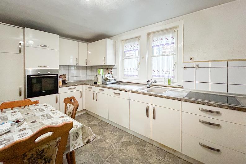 Charmante Maisonette-Wohnung mit Stellplatz und idyllischem Grundstück in Mainnähe - Küche