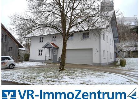 großzügiges, familienfreundliches Einfamilienhaus -
mit viel Potenzial und Raum für Ideen - Außenansicht