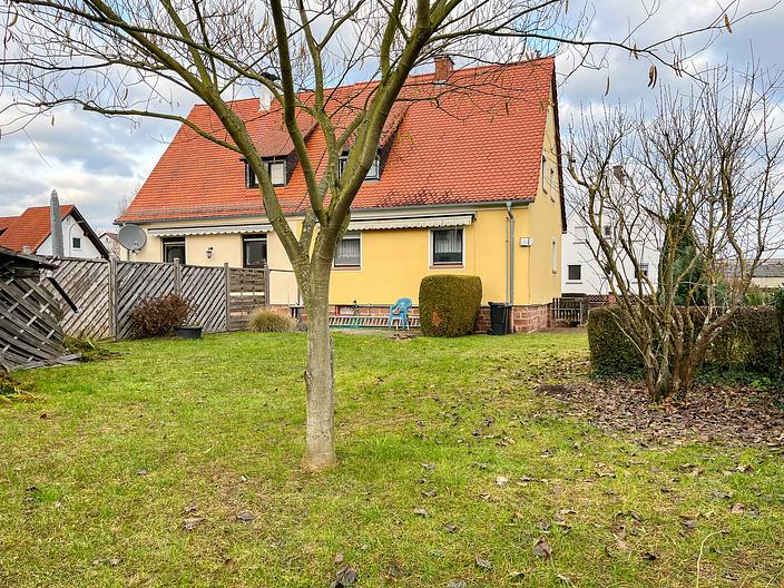 Doppelhaushälfte mit großem Garten und Stellplatz in Miltenberg - Garten Außenansicht