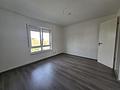 Renovierte, gut geschnittene 2 Zi. Wohnung mit Kamin, Balkon und TG Stellplatz - Schlafzimmer