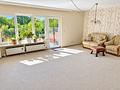 Familienglück mit Potenzial 
Doppelhaushälfte mit Garten in Dieburg - Wohnzimmer