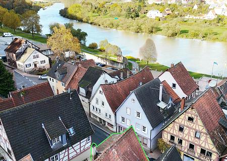 Haus mit Geschichte sucht neue Zukunft – 1-2 Familienhaus mit Potenzial - Luftansicht