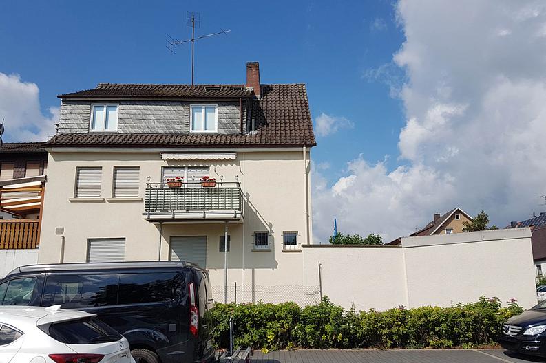 Wer besitzt schon eine eigene Bank / Gemischt genutzte Immobilie in Fränkisch-Crumbach