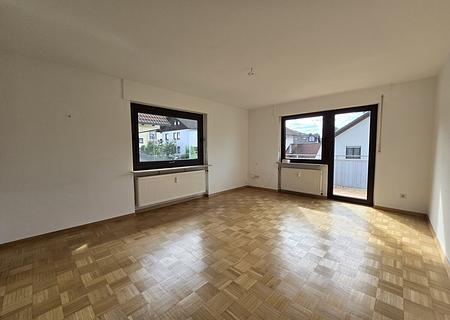 Helle 3.Zi.-Wohnung mit Balkon und attraktiver Verkehrsanbindung - Wohnzimmer Ansicht 1