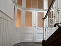 Altbaucharme trifft Wohnkomfort – Stilvolle 4-Zimmer-Wohnung mit Balkon, Tageslichtbad u. Stellplatz - Wohnungseingang