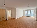 Moderne 4-Zi.-Neubauwohnung mit Balkon (sofort bezugsfertig) - Weitläufiges und helles Wohnzimmer