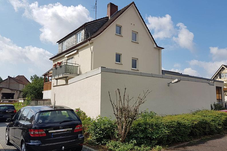 Wer besitzt schon eine eigene Bank / Gemischt genutzte Immobilie in Fränkisch-Crumbach