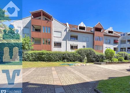 Attraktive Kapitalanlage - saniertes Apartment mit zuverlässiger Mieterin - Außenansicht Mehrfamilienhaus