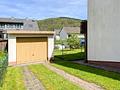 Familienidylle mit großem Garten: Einfamilienhaus mit Potenzial - Garage