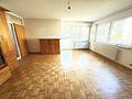 Dreifamilienhaus mit 3 Garagen – ideal für Eigennutzer & Kapitalanleger - Wohnzimmer EG