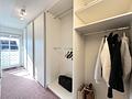 Schlossartige Doppelhaushälfte in ausgezeichneter Lage - Ankleidezimmer
