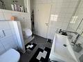 Natur vor der Tür, der Ortskern nur wenige Minuten entfernt – 4-Zimmer-Wohnung mit Balkon und Garten - Badezimmer