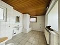 Zweifamilienhaus in zentraler Lage von Weiterstadt - Badezimmer OG