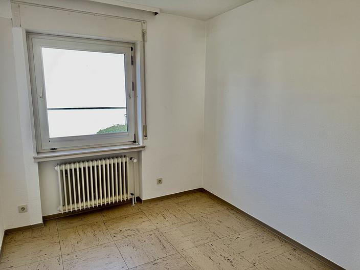 Freistehendes Familienhaus
mit großem Garten in ruhiger Lage - Gast/Büro im OG