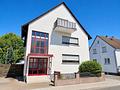 Modernisierte Dachgeschosswohnung
mit Balkon
in gepflegtem Dreifamilienhaus - Außenansicht