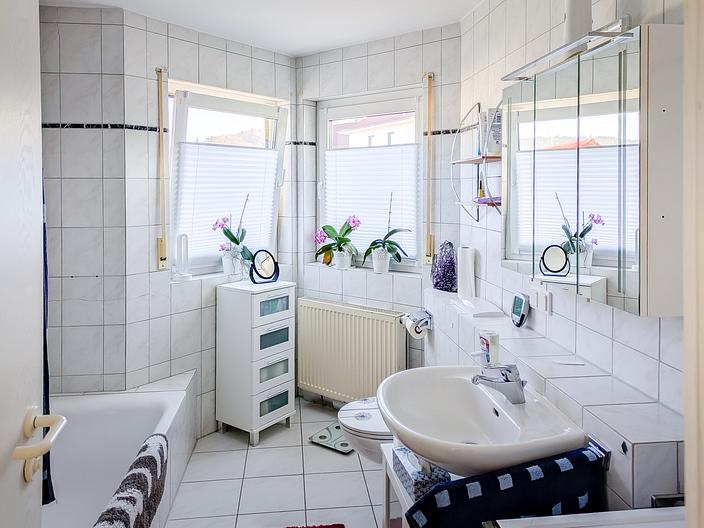 Helle 3-Z-ETW, 2 Stellplätze, in ruhiger Randlage von Erbach für Selbstnutzer und Kapitalanleger! - Bad