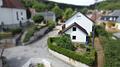 Ein Zuhause! 
Großzügiges Wohnhaus mit zwei Wohnungen, Doppelgarage und Garten in Fleinheim - Außenansicht