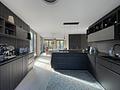 Exklusives Wohnerlebnis – Luxus-Dachgeschosswohnung mit Sauna & Jacuzzi - Küche mit separater Wasch- und Arbeitszeile