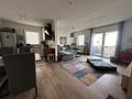 Charmante 3-Zimmer-Wohnung mit Balkon und zwei Stellplätzen in gepflegtem 6-Parteien-Haus - Wohn- und Esszimmer