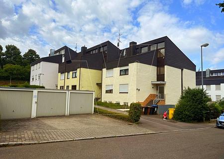 Dreifamilienhaus mit 3 Garagen – ideal für Eigennutzer & Kapitalanleger - Außenansicht Süd
