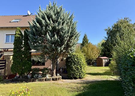 Ihr neues Zuhause in begehrter Lage von Rodgau – 
großzügig, gepflegt und voller Potenzial - Gartenansicht